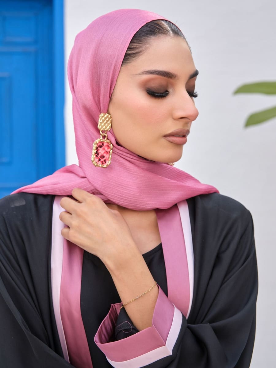 مجموعة عبايات فاخرة من خياطة AL RUQIU